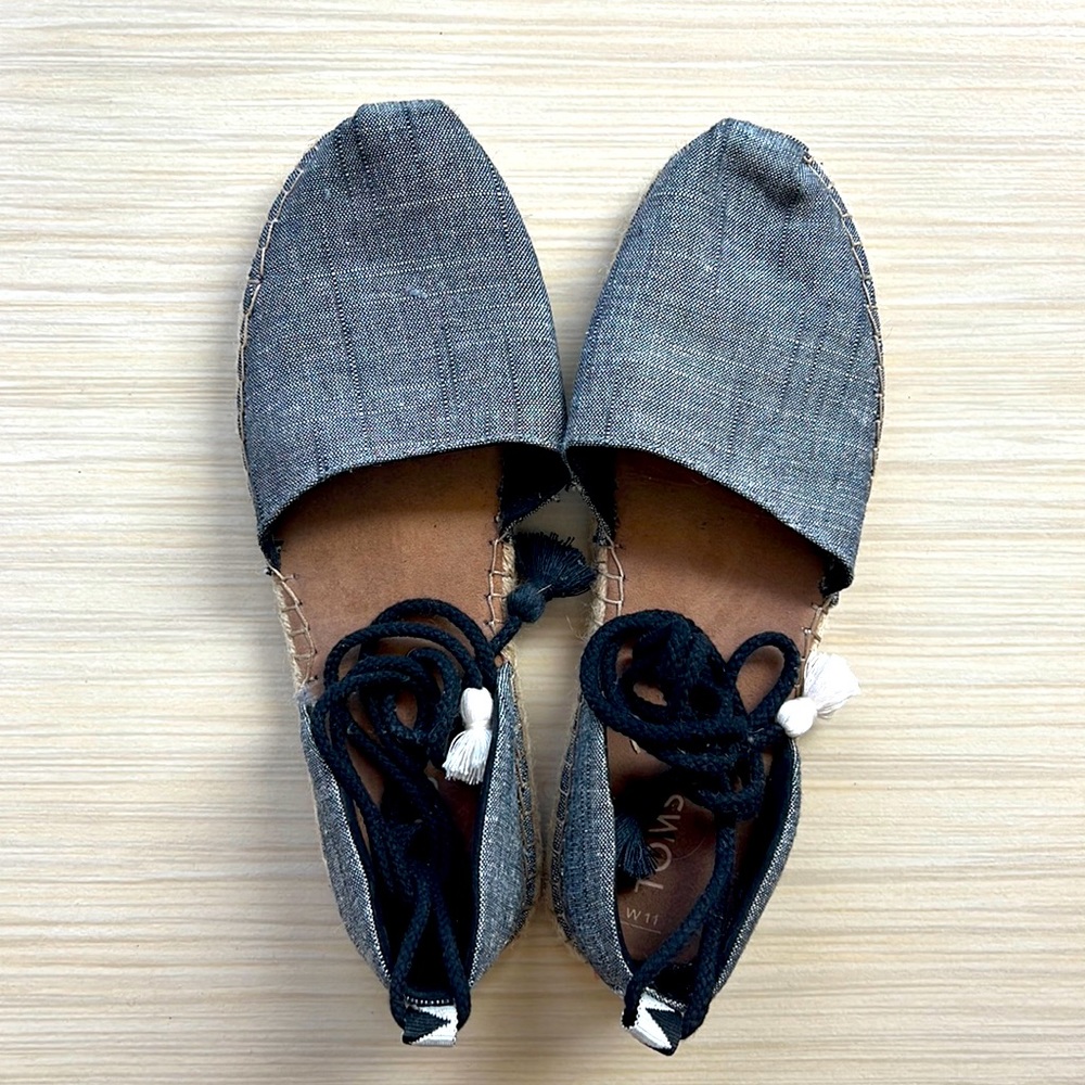 TOMS espadrille ankle lace-up Sandal size 11 - worn twice! - Picture 1 of 4